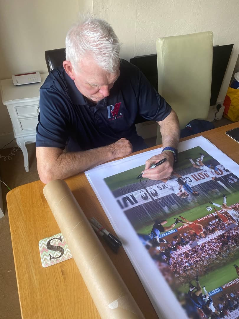 Aston Villa Peter Withe personally signed A2 canvass 1982 European Cup Final