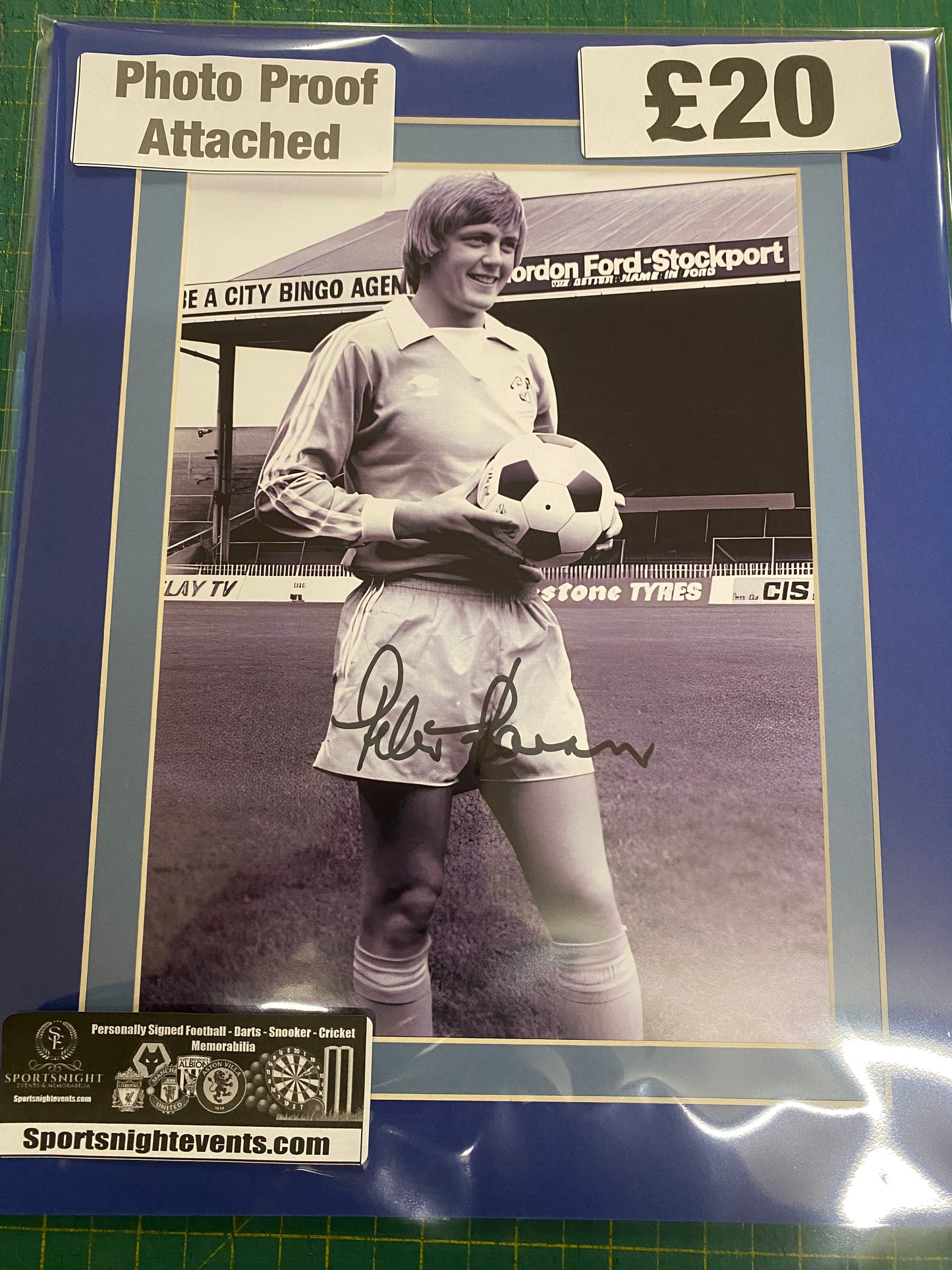 Manchester City Peter Barnes personally signed photograph