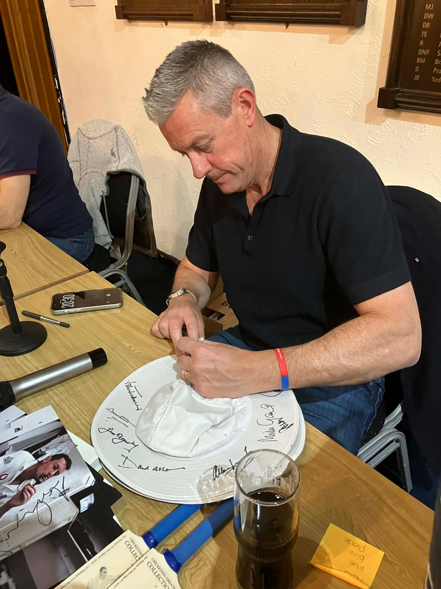 Cricket England Ashley Giles personally signed white cricket ball