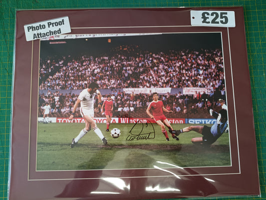 Aston Villa Peter Withe personally signed photograph