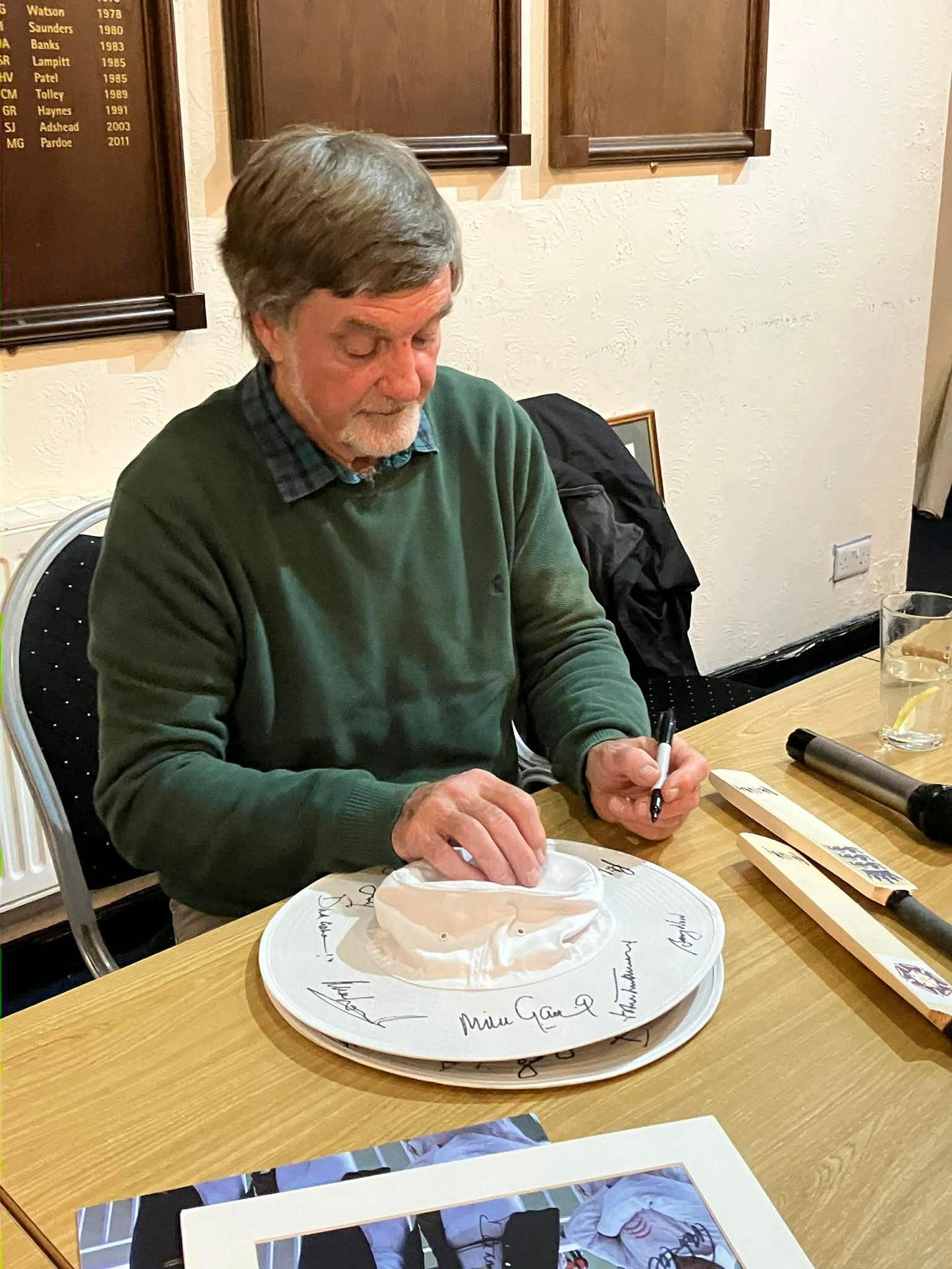 Cricket Peter Willey personally signed cricket ball