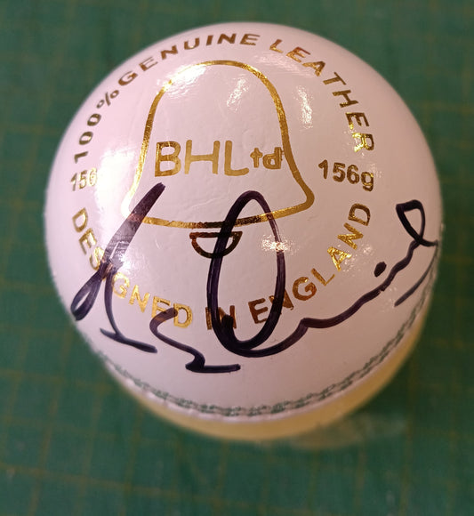 Cricket England Ashley Giles personally signed white cricket ball