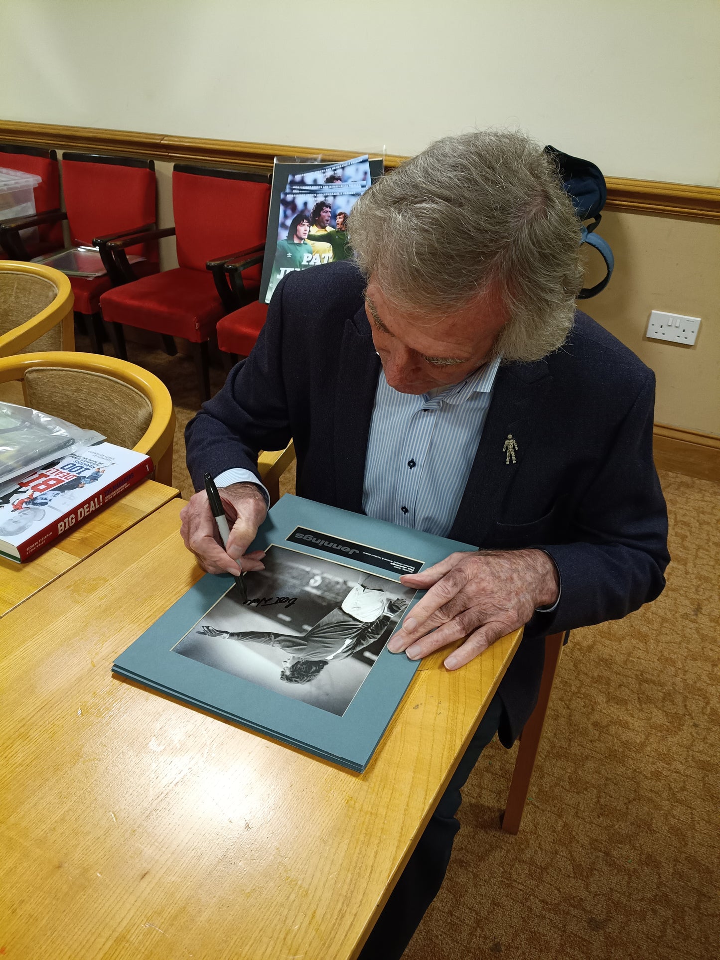 Arsenal Tottenham Hotspur & Northern Ireland Pat Jennings Wembley Greats personally signed