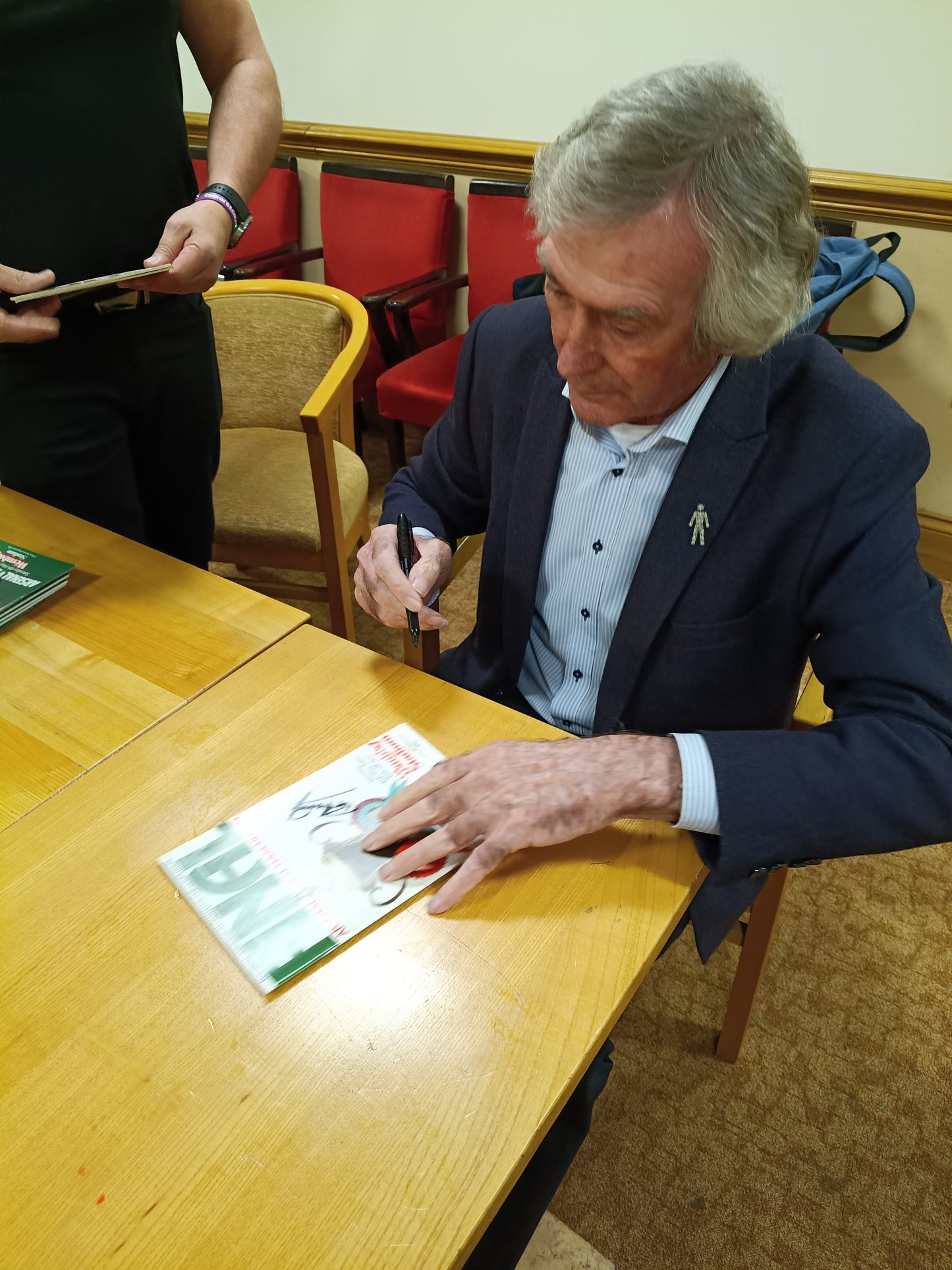 Arsenal Pat Jennings personally signed 1980 FA Cup Final programme