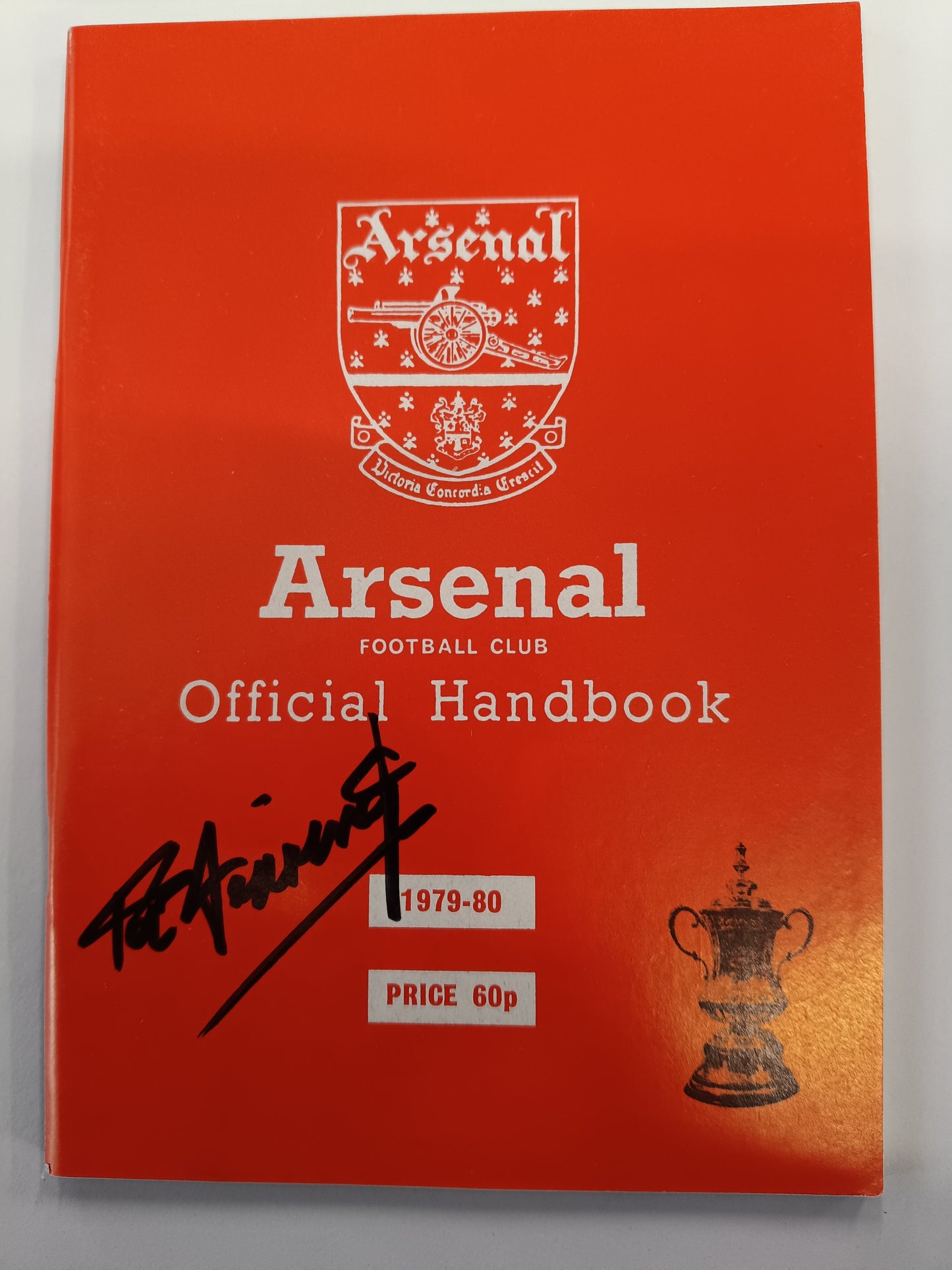 Arsenal 1979/1980 Official hand book personally signed by Pat Jennings