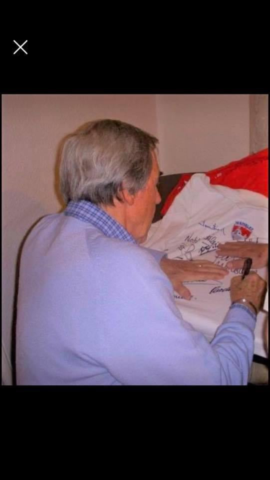 England Gordon Banks personally signed display