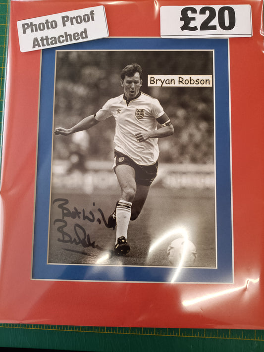 England Bryan Robson personally signed photo