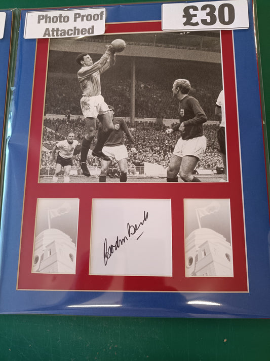 England Gordon Banks personally signed display