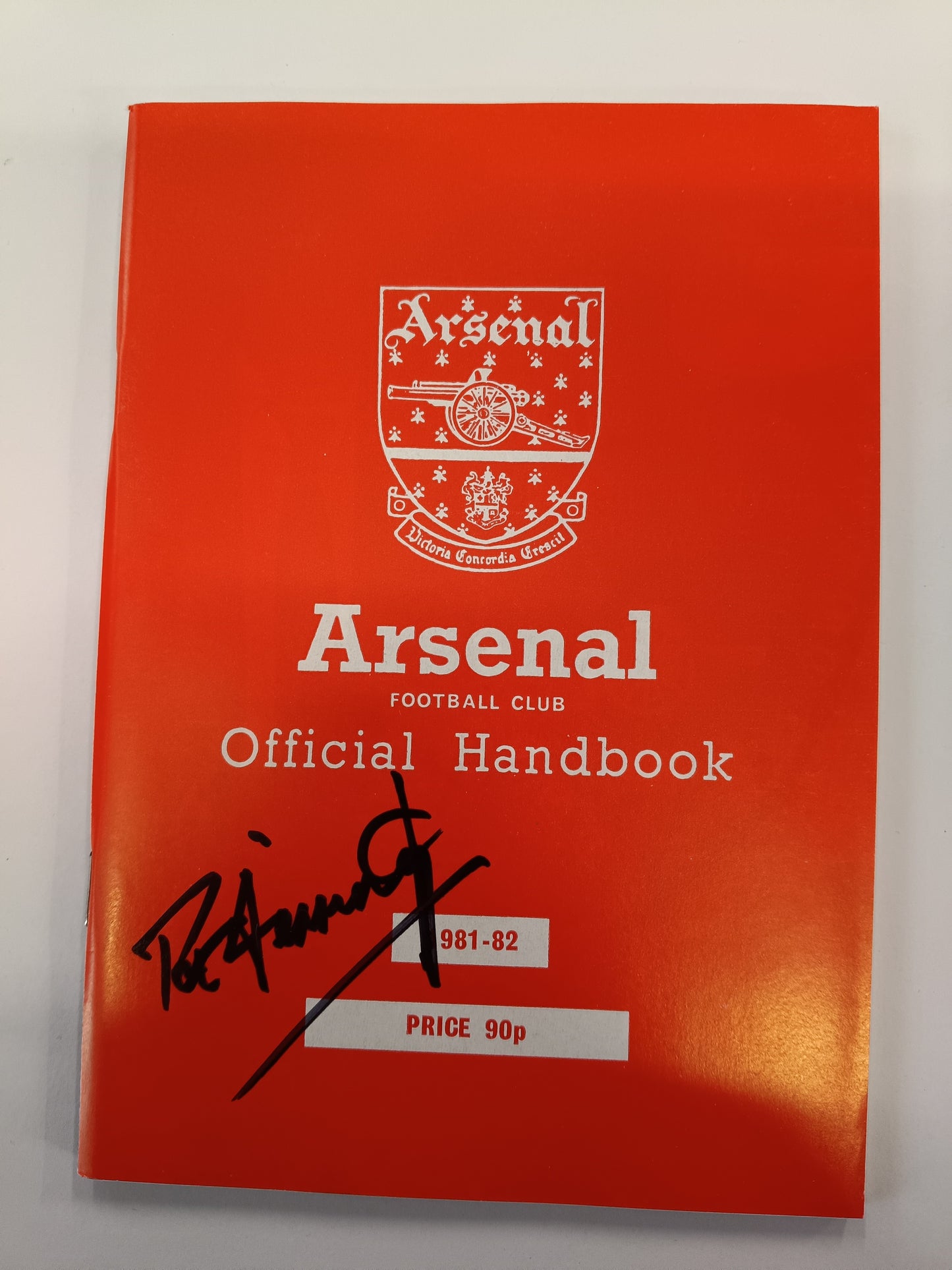 Arsenal 1981/1982 official handbook personally signed by Pat Jennings