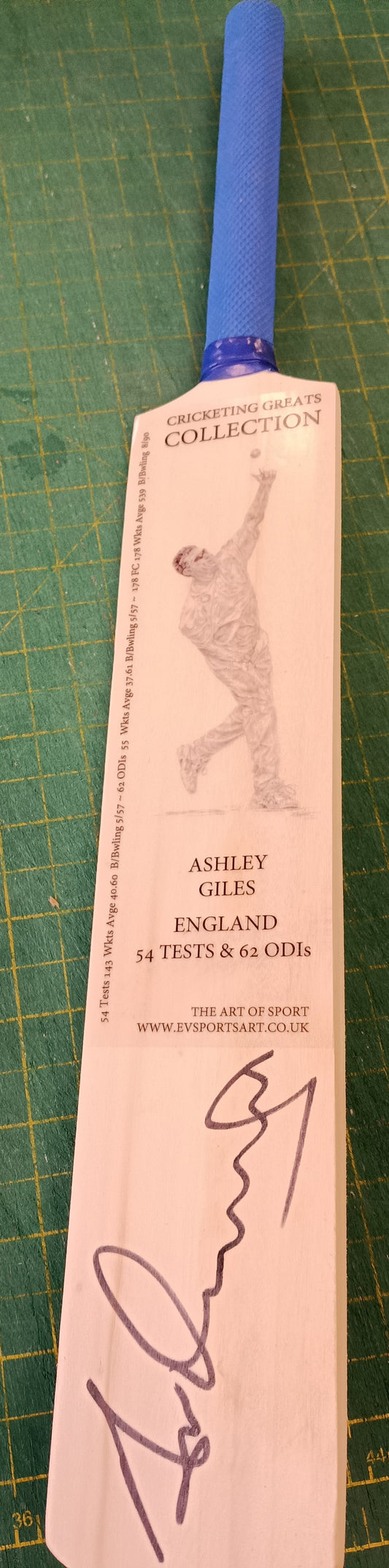 Cricket England Ashley Giles personally signed mini cricket bat