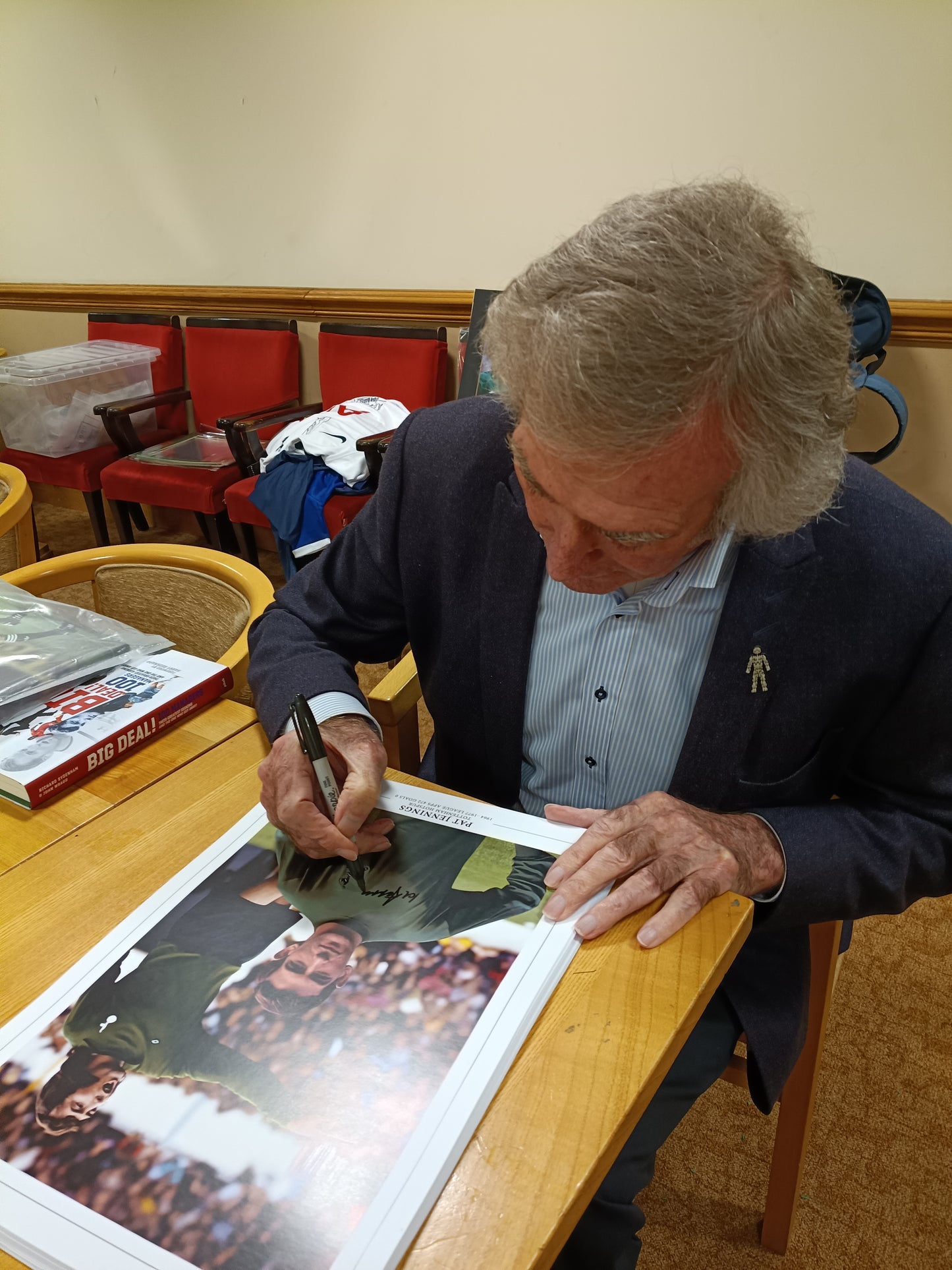 Tottenham Hotspur Pat Jennings personally signed montage