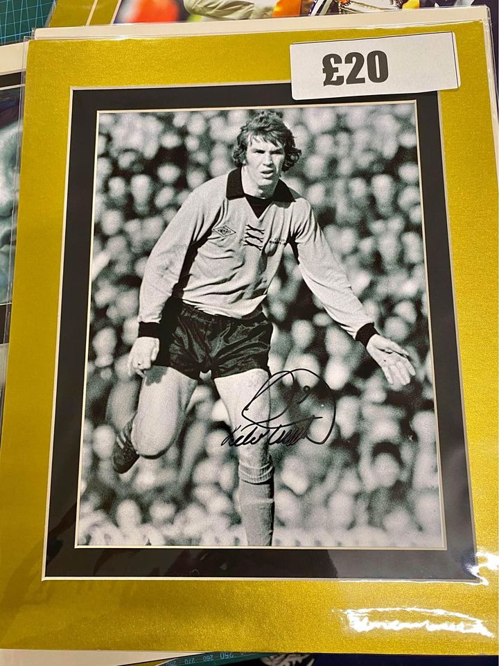 Wolverhampton Wanderers 1970’s Peter Withe personally signed photograp ...